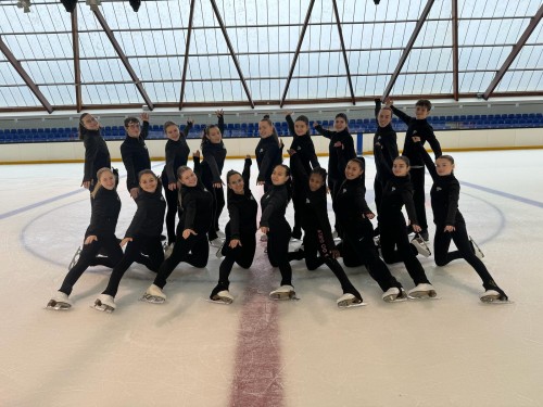 L'AS Mantaise Patinage Artistique surfe sur la vague du succès ! Deux podiums pour nos équipes lors des Trophées des Bords de Loire et International de Dammarie-les-Lys.